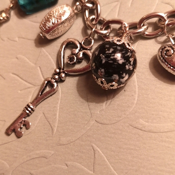 Handmade Glass and Keys charm bracelet - Picture 5 of 11